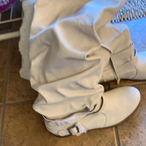 CREAM SWEATER TOP BOOTS SIZE 10